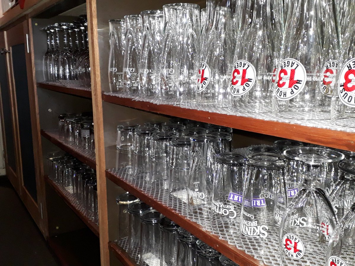 CuttySark_Fal's tweet image. Cleaning glassware is somewhat satisfying #falmouth #sarklife #satifying #glassware