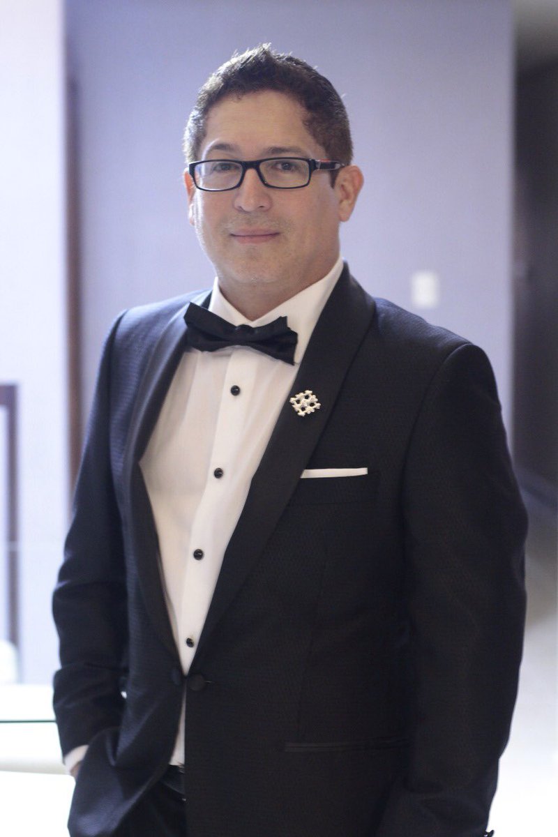 Listos para @premiosoberano les dejo un poco del proceso de mi estilismo y vestuario para esta gran noche, a cargo de <a href="/rhodielamour/">Rhodie Lamour</a> y <a href="/martinpolanco/">martin polanco</a> #ivanruiztv #premiossoberano #tamoensoberano #acroarte