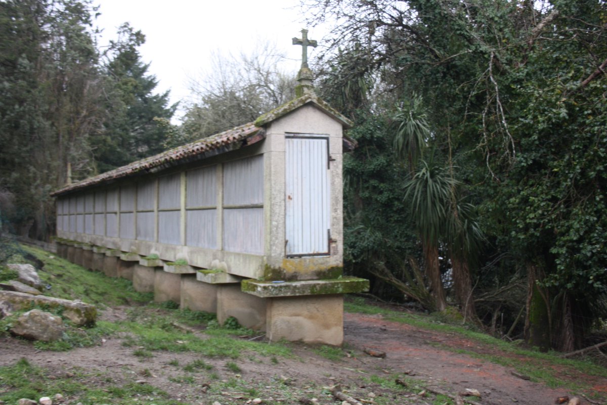 Dende onte, un novo espigueiro para a miña colección dos de máis de 20 metros de longo, para o que estamos preparando <a href="/CarmelaMuxia/">Carme Toba Trillo</a> <a href="/barros_arq/">Fernando Barros</a> <a href="/arquitectosCOAG/">Colexio de Arquitectos de Galicia</a> <a href="/Cent_Int_Horreo/">CI del Hórreo_Bueño</a>