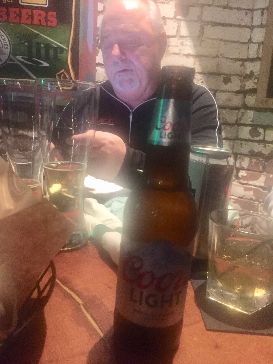 jspalding79's tweet photo. Hangin out with two of my best buds ... I like one more than the other 😂 #oneguess #trollpub #goodtimes https://t.co/oXrFpjXaXb