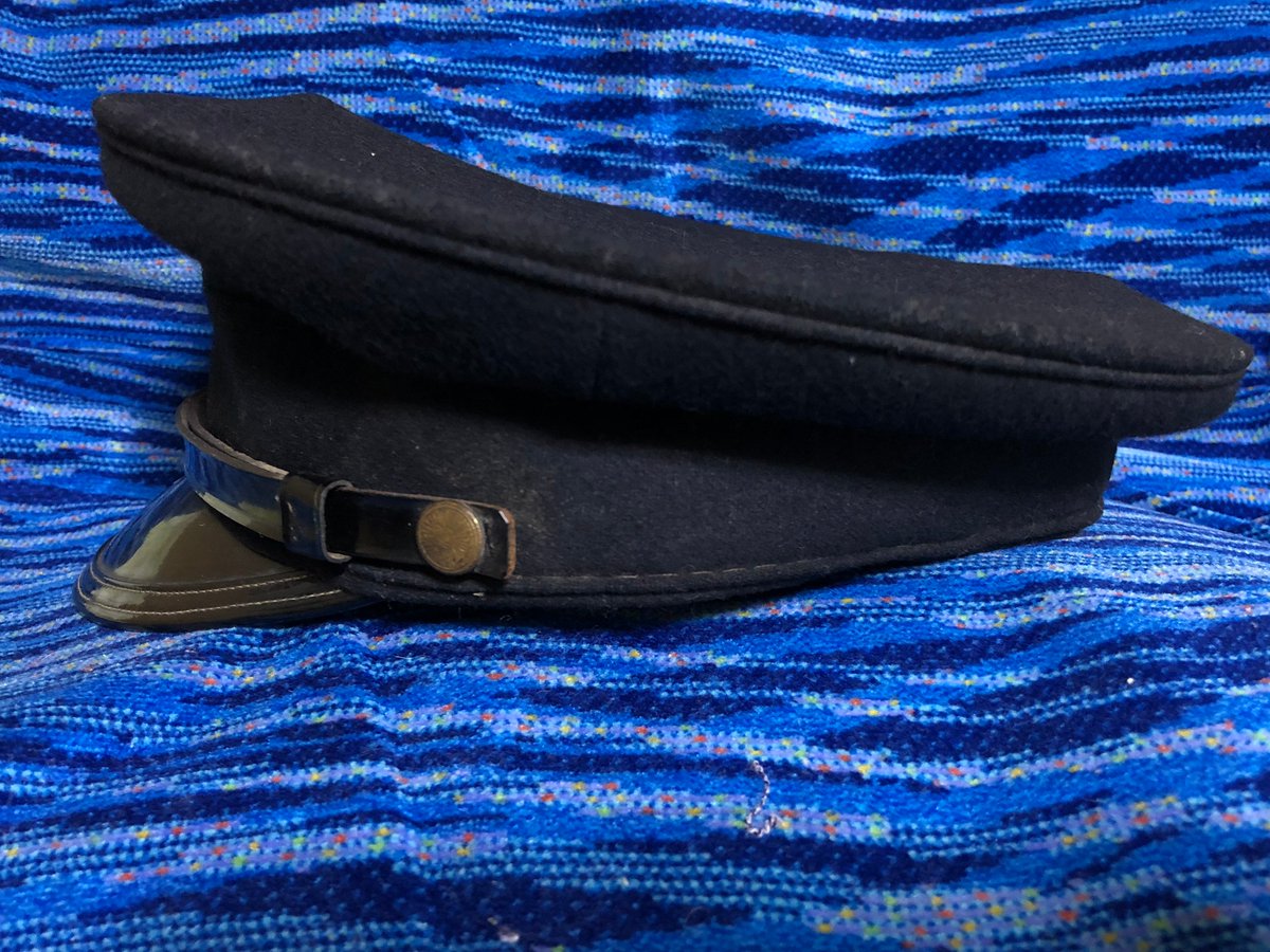 鉄道省制帽（雇員） 鉢巻部分の周章が無く、帽章は全て金色金属打出で