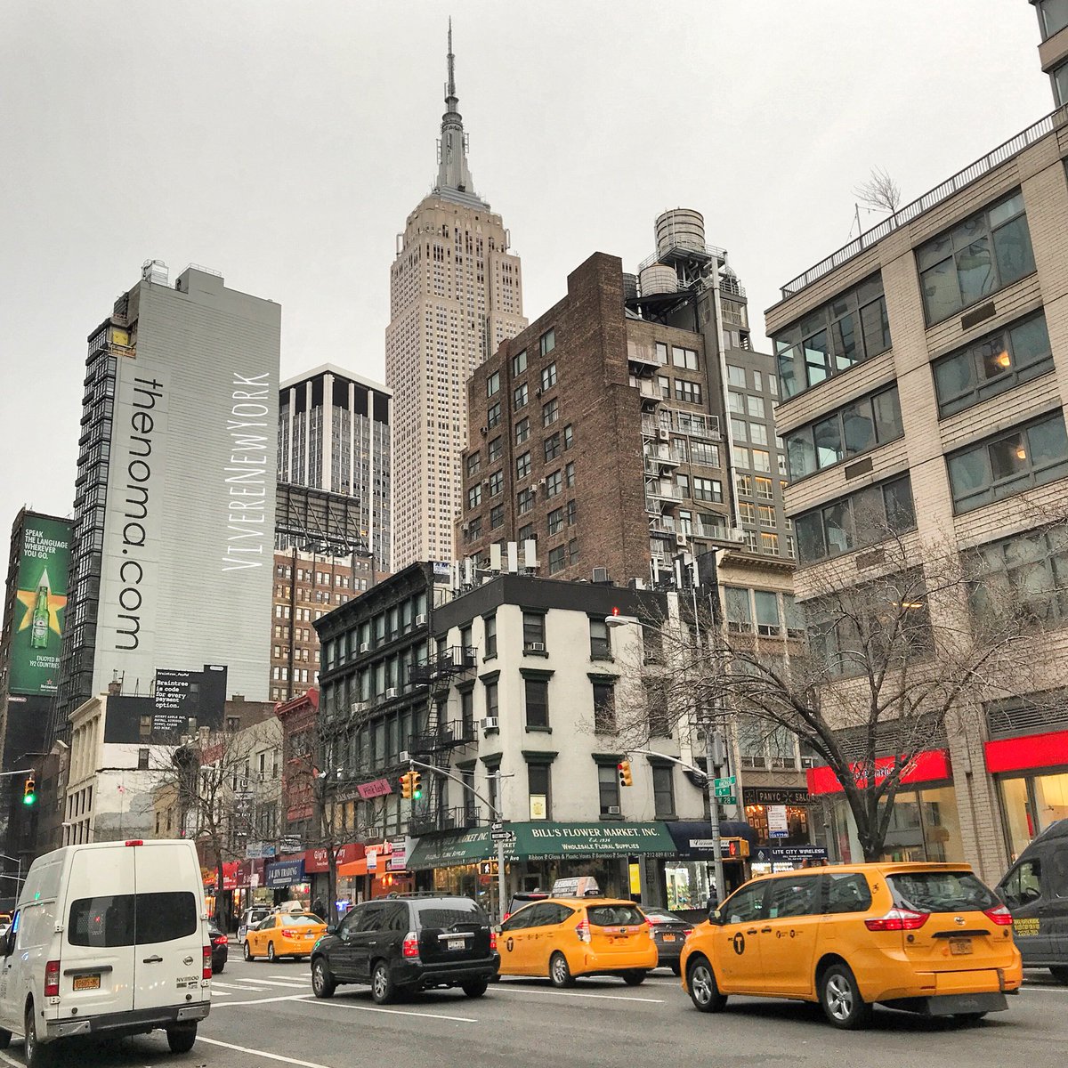 VivereNewYork's tweet image. Getting ready for another #snow #storm... ❄️❄️❄️ #springstateofmind #winterisback #nyc 
Aria di neve... pare ci sia una nuova tempesta in arrivo #prontaatutto #invernonontitemo #iloveny 🚕🚕🚕 #yellowtaxi #empirestatebuilding #empirestateofmind