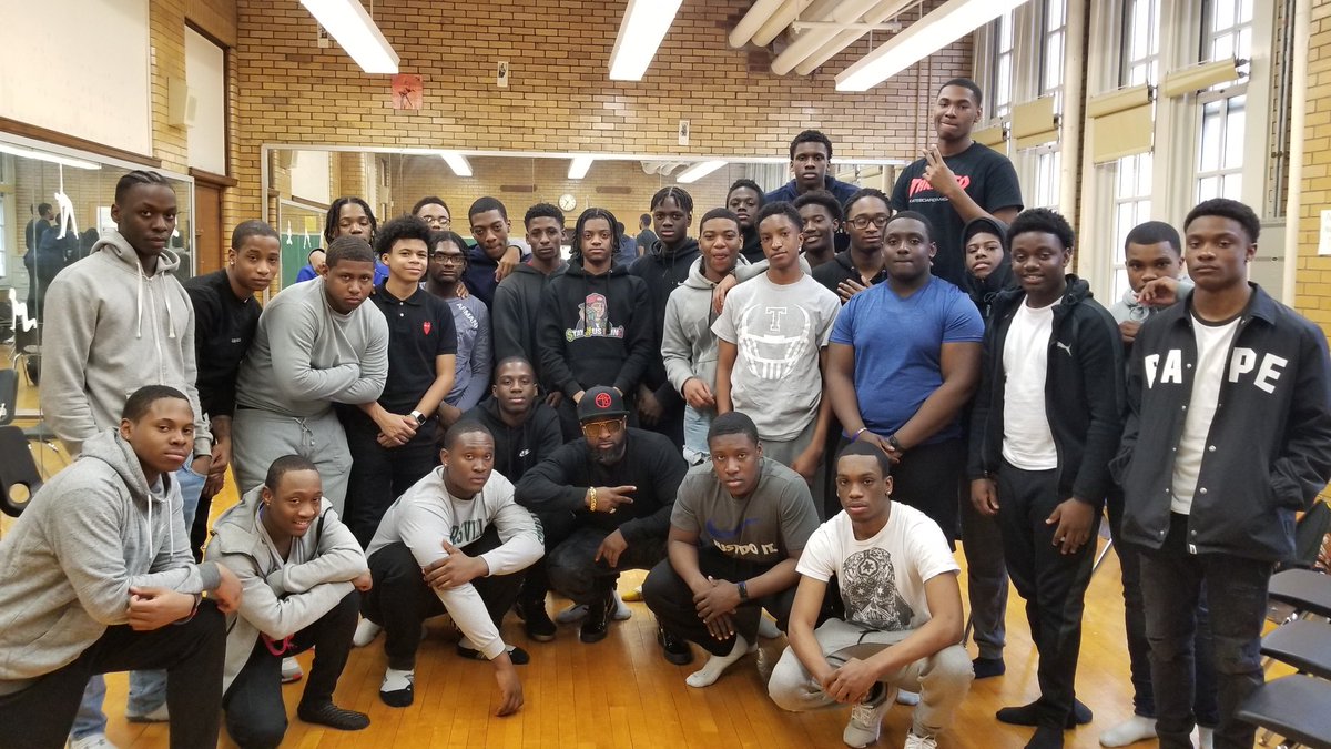 EFVillage's tweet photo. Boys2Manhood mentorship group had a great impowering and inspiring discussion with Mr. @kbainmusic Thank you again brother, much appreciated. #YouthFirst #Empowerment #CustomizeYourSuccess https://t.co/QqtBszE1Sp