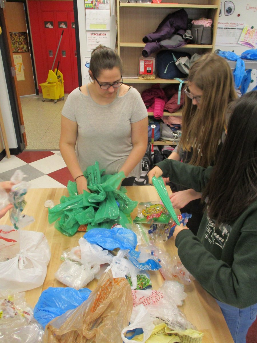 DMS PTO, Art Dept and Leadership students are making cool party decorations from recycled materials for the Party for the Planet Spring Social in April
#SpringSocialDMS  #PartyforthePlanet