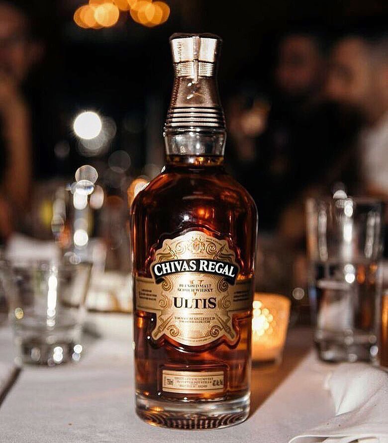 ChivasRD's tweet photo. La noche se viste de gala con un #Soberano. #ChivasUltis #ULTIS #ChivasRD #RD #Soberanos2018 https://t.co/aoCxYMWDN2