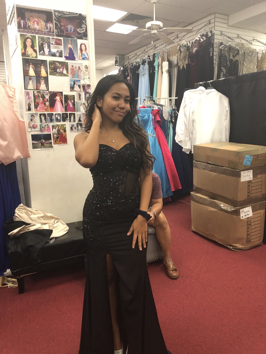 krissy2qt's tweet photo. Lemme just #mhdress18 https://t.co/RPu5yXmDlA