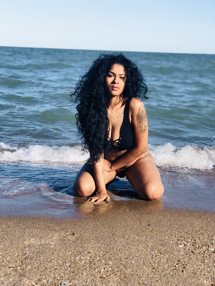 ThaHotMom's tweet photo. I heard it’s MILF season?👀🌞 https://t.co/SzhqpxWOKj