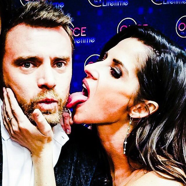 suzanmarieb's tweet image. This will forever be one of my favorite #Killy pics. It shows their playfulness. Billy’s face... priceless. I couldn’t ask for better faves. I mean... no one else measures up. 

Perfectly in sync. Just perfect. These two 👀🔥❤️✌🏻

#DreamGH #Killymagic