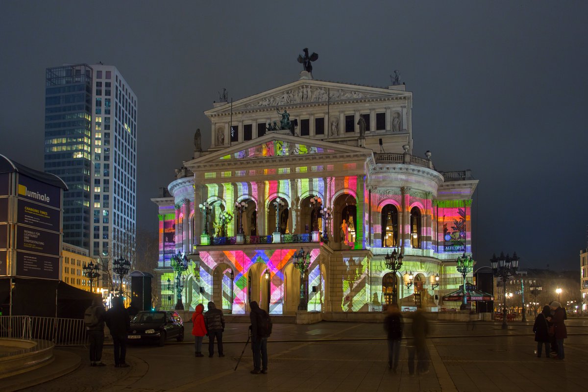 ELTeLED's tweet photo. Otro día que se termina en @Light_Building ... las luces se apagan en la feria y se encienden otras en la ciudad. #Frankfurt también se engalana con este certamen :) #ELT #ELTinLB18 #LB18 #innovacion #whenlightingmeetstechnology https://t.co/NwEMIlstjO