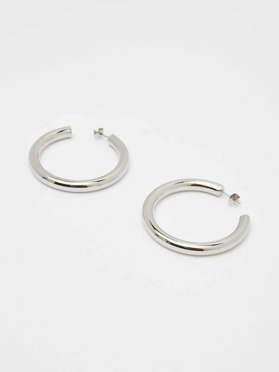 bagatiba's tweet photo. Hollow Hoops in all shapes and sizes ❤️ https://t.co/ilmCueuNWQ https://t.co/50EZWPmLBS