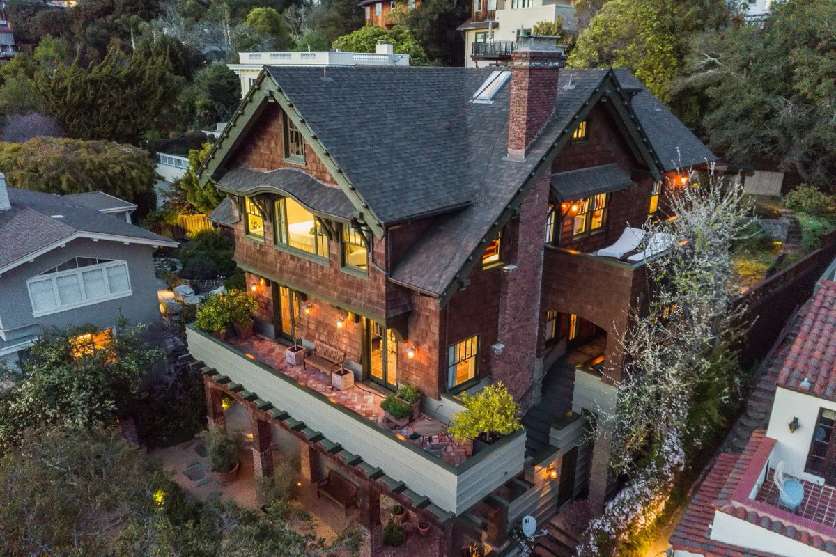 grubbco's tweet photo. Located in the center of town, this home has been extensively restored and seamlessly combines original architectural details with modern amenities: https://t.co/rAU3zLDcIn
#piedmont #realestate #brownshingle https://t.co/bASAHlmUQf