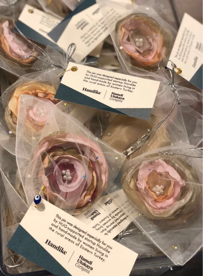 .<a href="/UlukayaGirisimi/">Hamdi Ulukaya Girişimi</a> desteğiyle kurduğum, Hakkarili kadınları ekonomik hayata kazandıran ilk girişimim @handike_net'in hikayesini Birleşmiş Milletler’de anlattım. Teşekkürler <a href="/UN_CSW/">United Nations CSW</a> <a href="/bridge2turkiye/">Bridge to Türkiye Fund</a> #CSW62