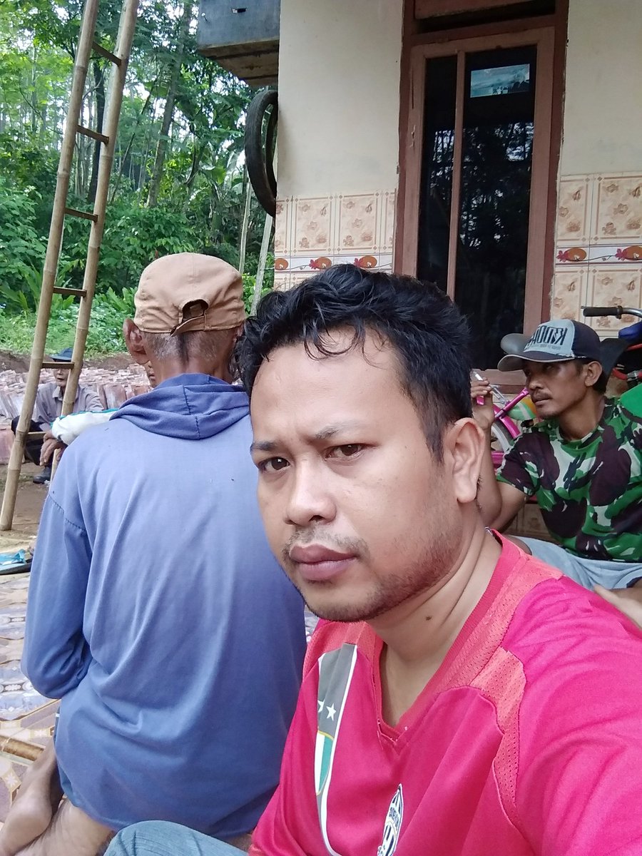 Murkahe12's tweet photo. Pagi-pagi berbaur dg masyarakat dalam rangka gotong royong, sangat terasa rasa kekeluargaanx, membangun Indonesia dr pinggiran. @jokowi @EkoSandjojo @arwani_p3md @tppindonesia @DewantoAndry @fourzanitongjay @DynsExcellency @EnnikYudhayanti @taufikmadjid71 @agusfathorrosi @jm_imro https://t.co/ztmFcMeUqX