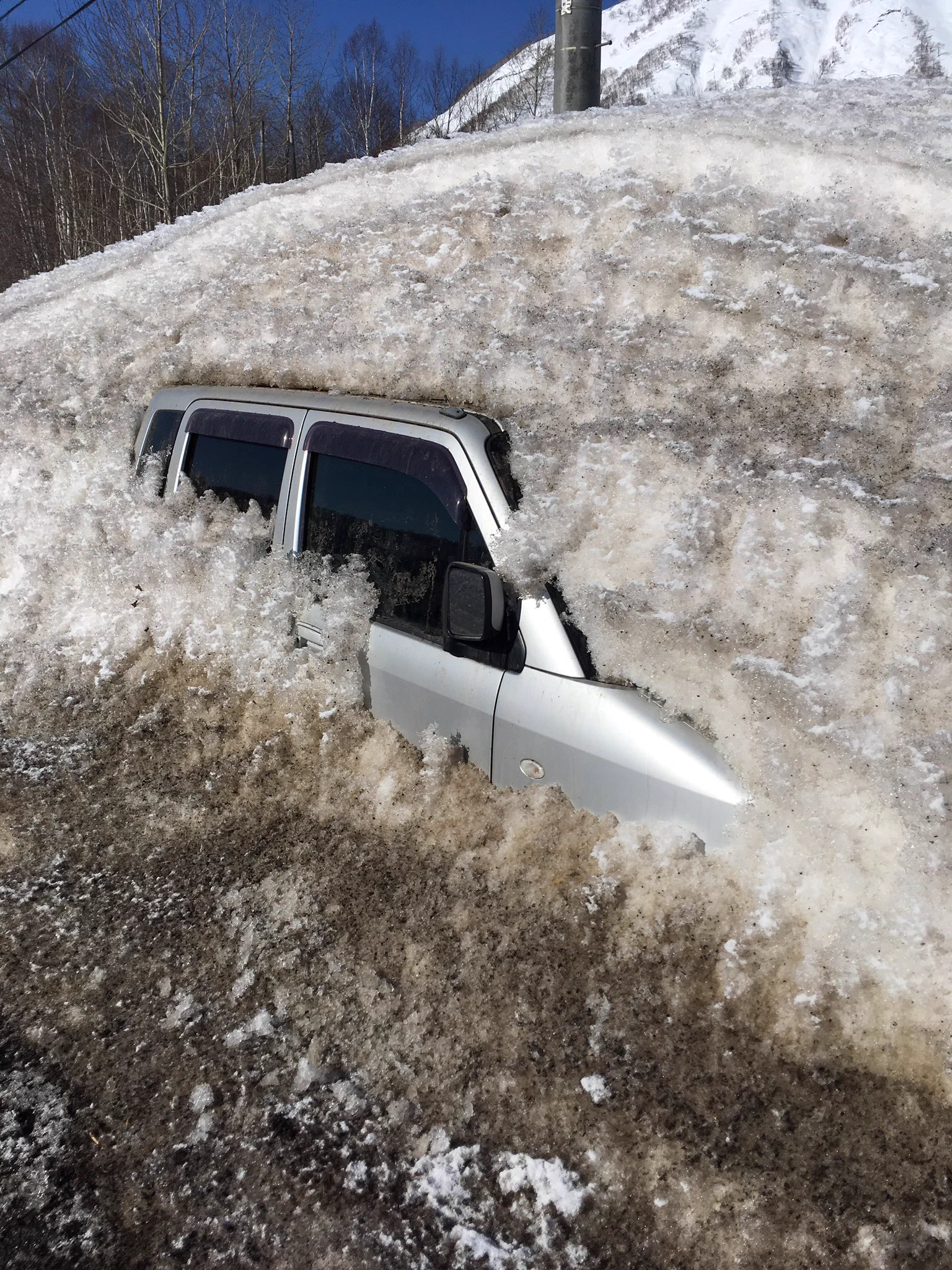 北海道もだんだん雪が解けてくる時期。これは春の風物詩？