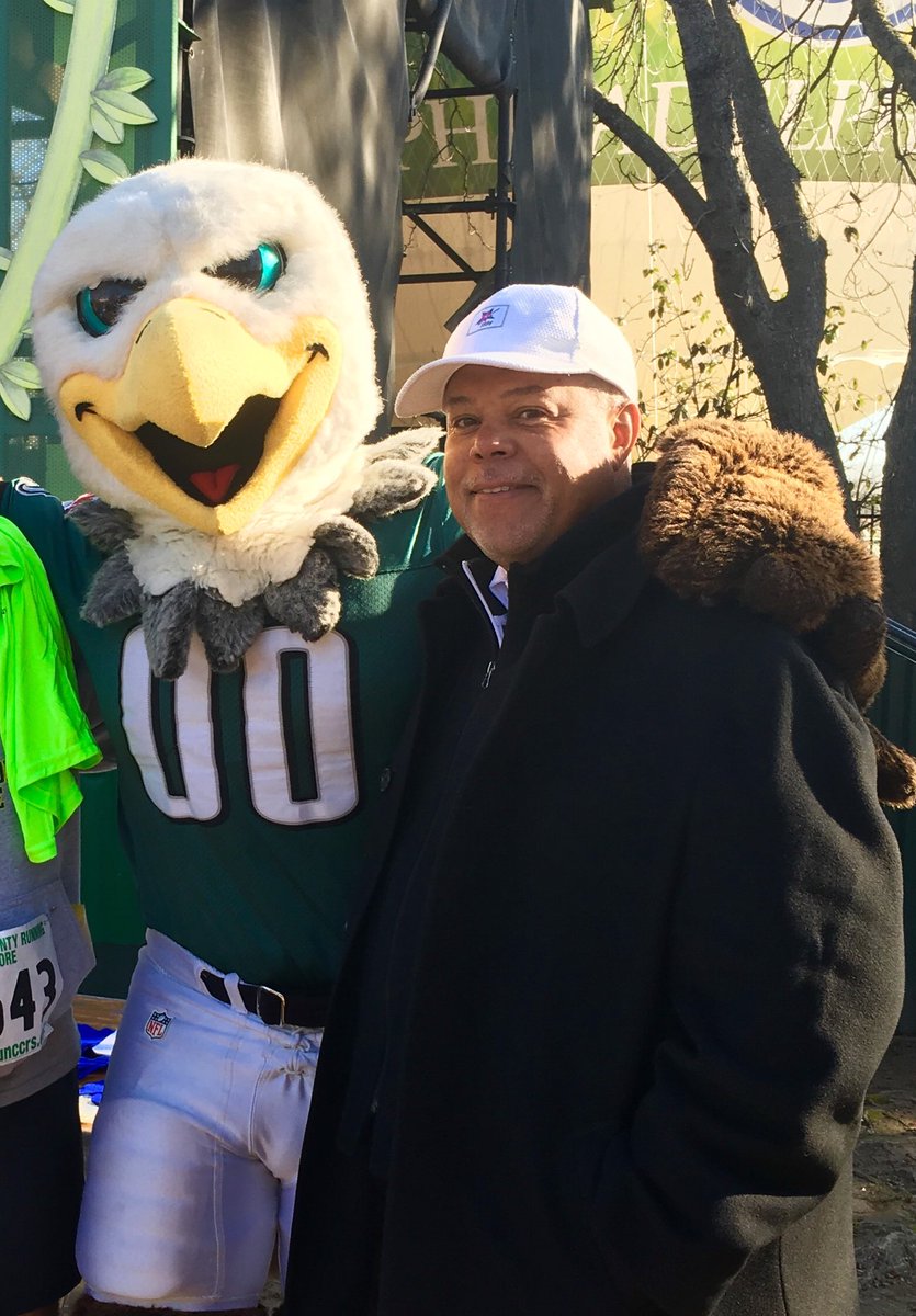 ShakeItOff4PD's tweet photo. Thanks @SenTonyWilliams and @Eagles Swoop for helping to fight #Parkinsonsdisease at #phillyrabbitrun @phillyzoo! Sign up now for this year’s run/walk on 3/31/18 https://t.co/QcjC9lCtES https://t.co/URmSIslrm6