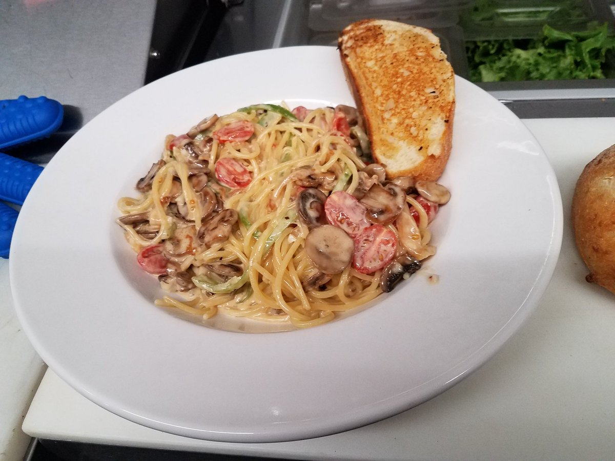 Chefofthenorth's tweet photo. @GordonRamsay what would you rate my first take on chicken Alfredo? https://t.co/SdPObPjp72