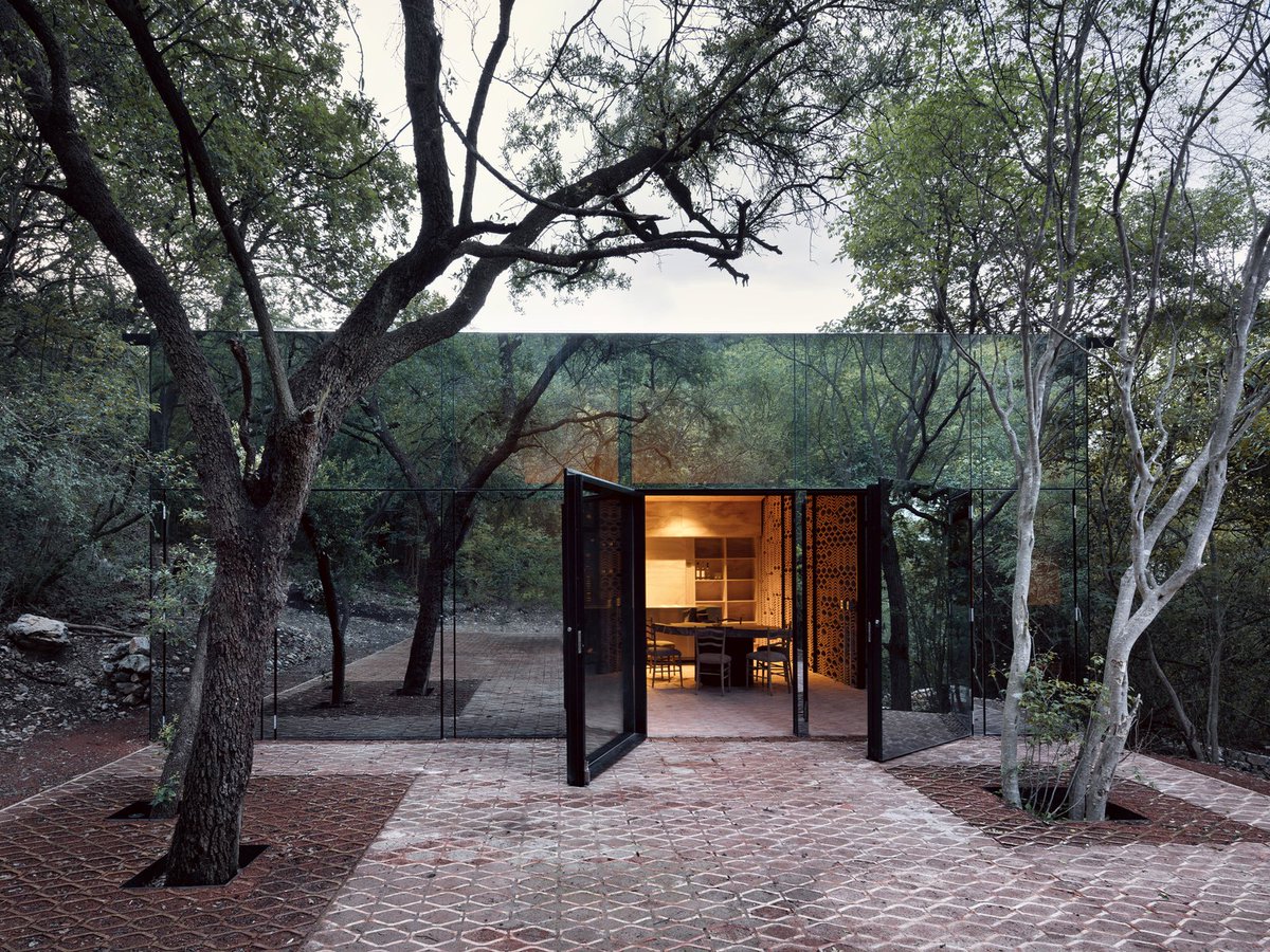 designmilk's tweet photo. This mirrored house disappears into its surroundings. https://t.co/qJyN3FAwTx https://t.co/5F9Mqe7Xl9
