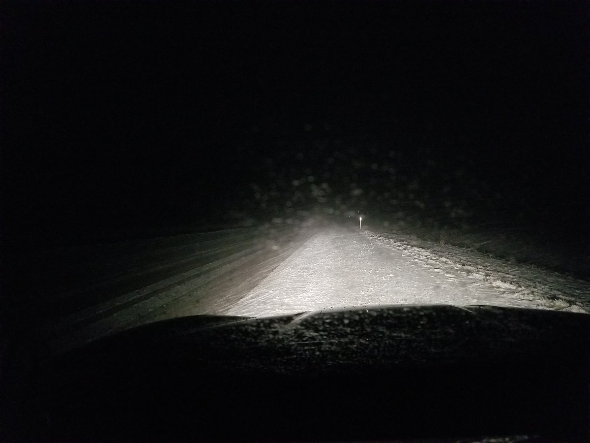 ISPJasper's tweet image. TRAFFIC ADVISORY: This is I-69 @ the 82.5 MM in northern Daviess County @INDOTSouthwest #Bigyellowtrucks are out #iceandsnowtakeitslow