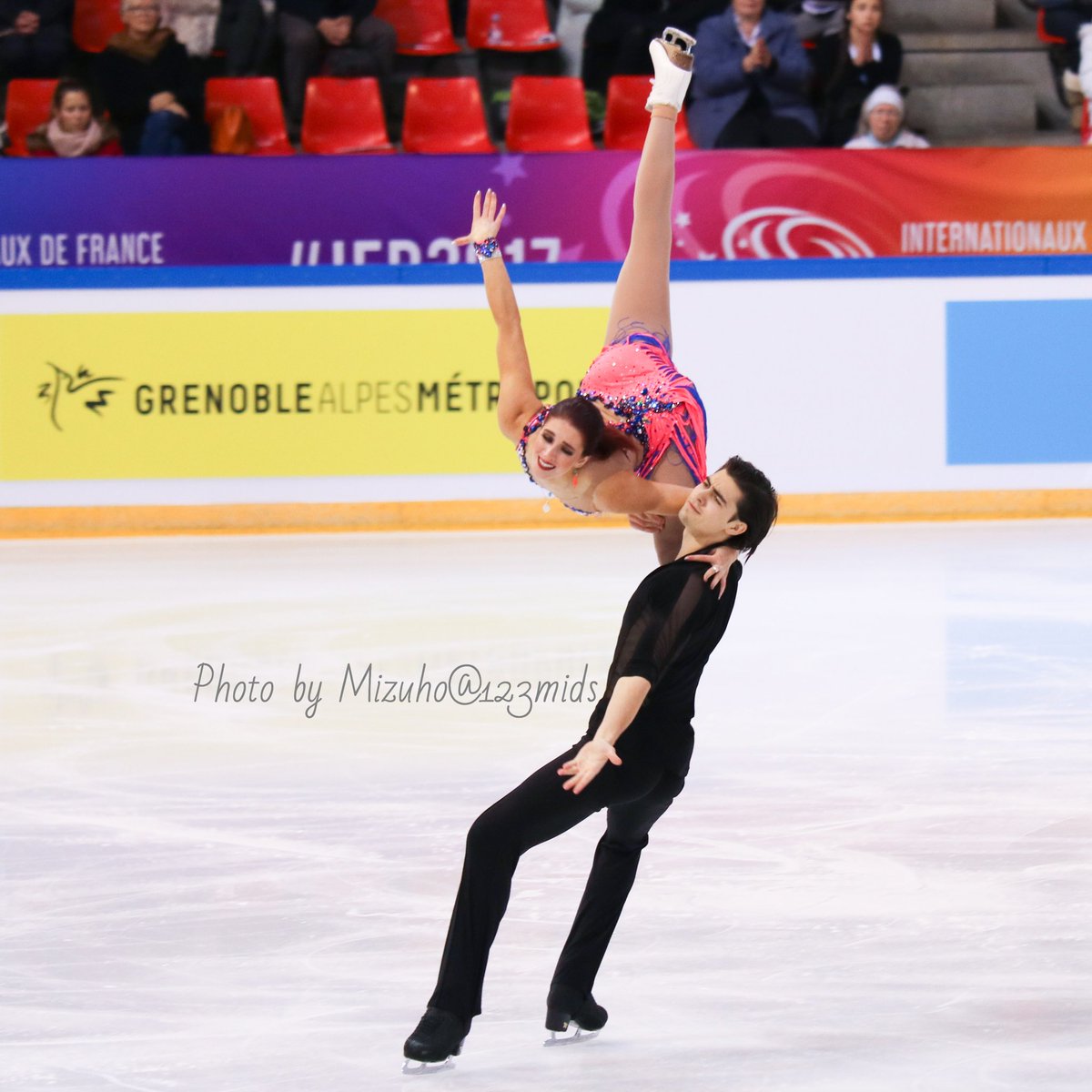123mids's tweet photo. THANK YOU for showing us your worlds, @Ellie_and_Alex !! You two's performances always touched my heart. I'll miss you guys, but I believe you'll be successful in your next stage!
The best wishes for you two's future! Go Ellie, Go Alex!! I'll always love you guys❤️🖤 https://t.co/cbFS53cq7S