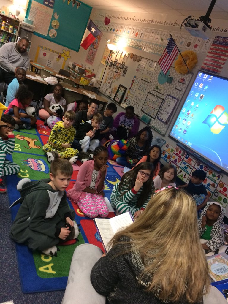 ShanksBetsy's tweet image. Bedtime at Boyd was a hit tonight! @BoydBlackhawks #readwithyourchildren @TXSwade @library_boyd @Alohamisschavez