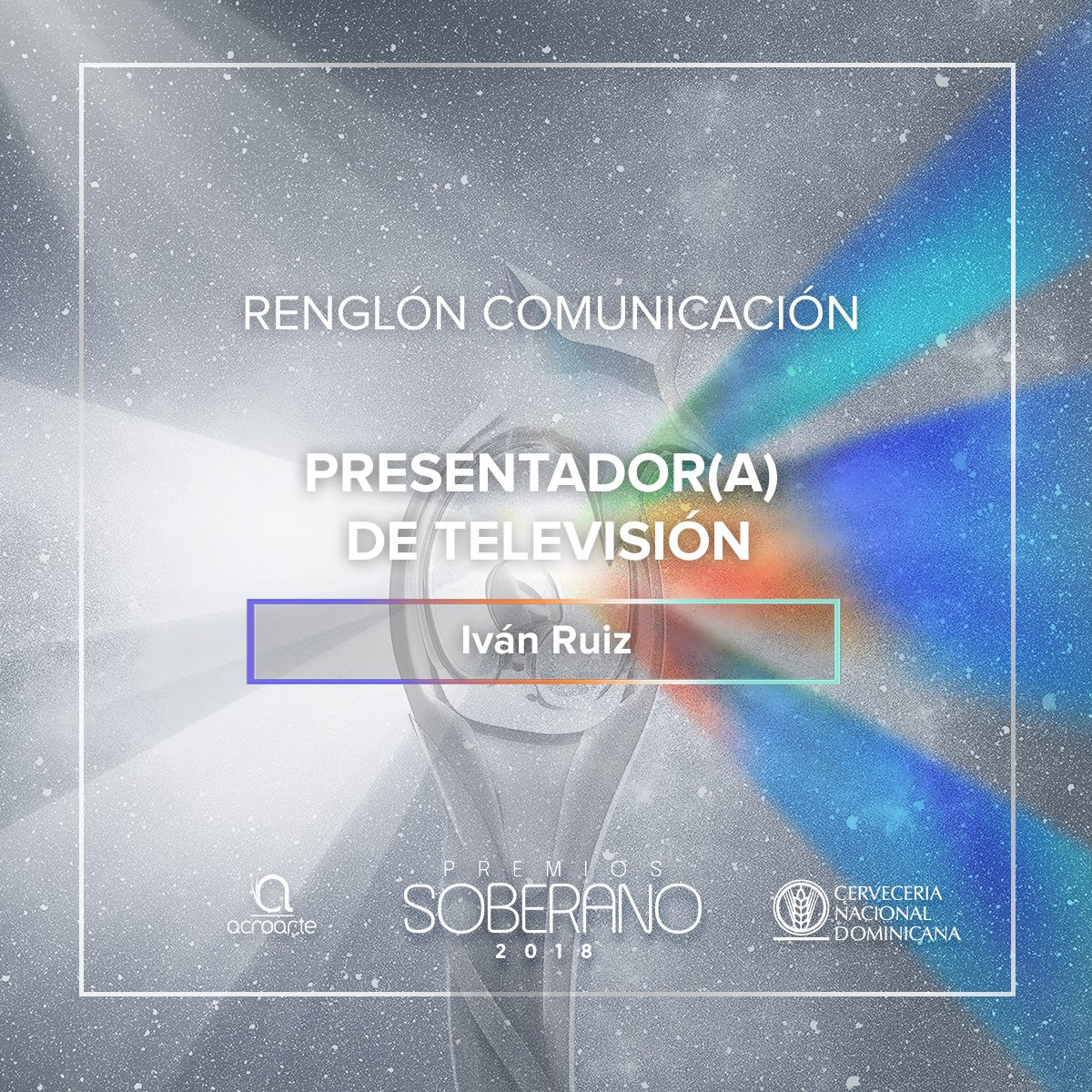 ¡La sala se llena de aplausos y emoción! Felicidades Iván Ruiz
<a href="/ivanruiztv/">Ivan Ruiz</a> #PremioSoberano2018 en la categoría presentador del año!