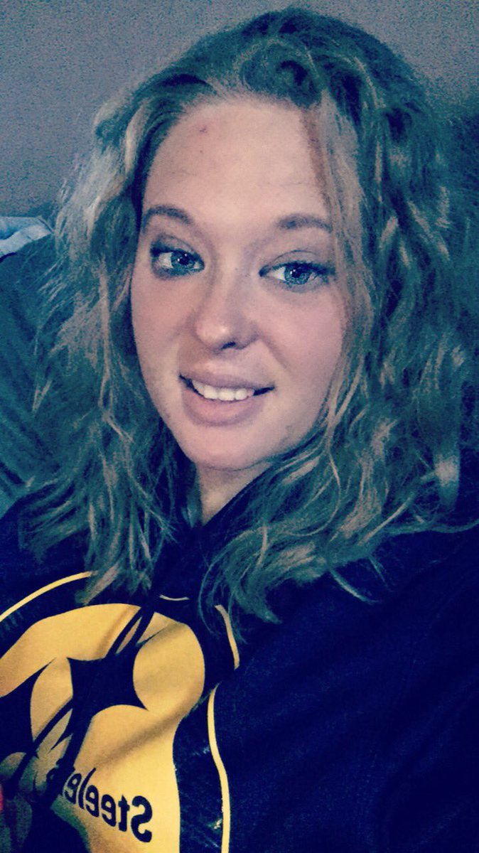 shahanseven7's tweet photo. Just me today. #Steelers #ClevelandGirl #LoveMyCity #SteelersFootball #ImATraitor ๐๐๐ https://t.co/oTomJ2GJkB