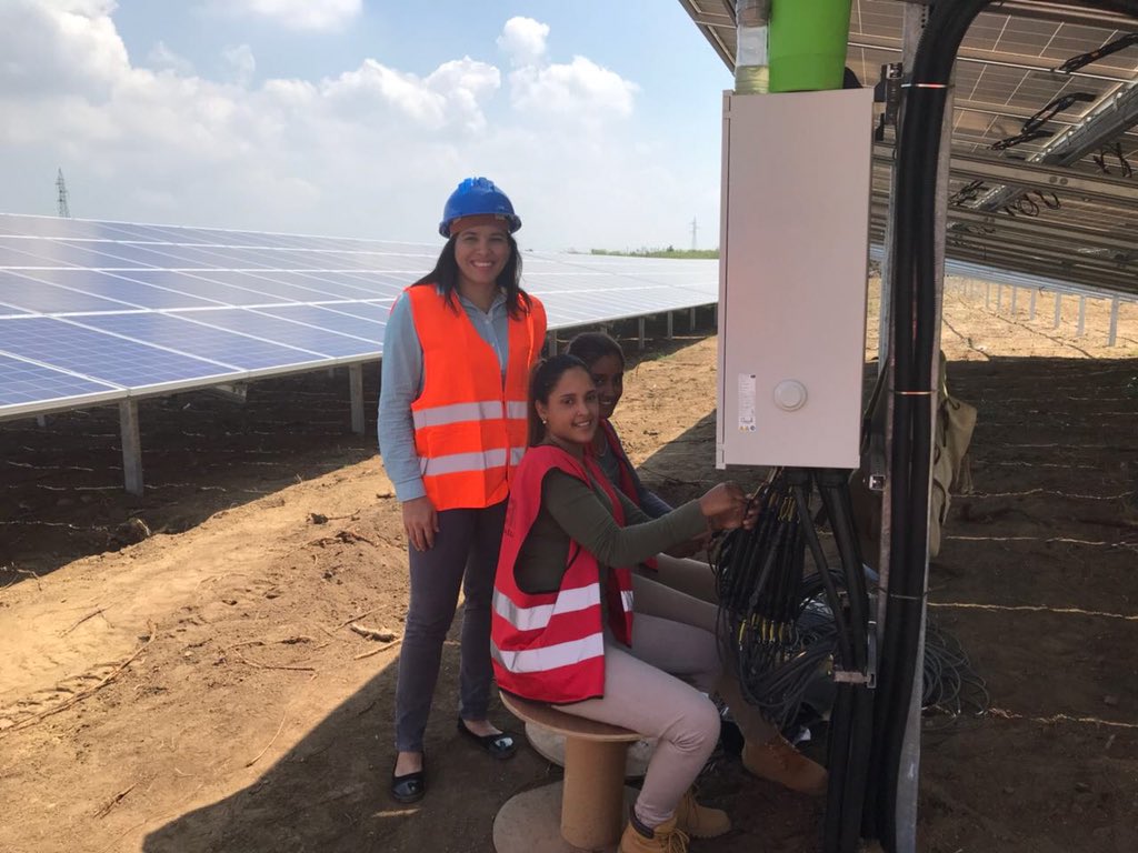CNE_RD's tweet image. Hoy un equipo de profesionales de la CNE, encabezado por la Ing. Yderlisa Castillo, visitaron el proyecto #MontecristiSolar en Guayubin, Montecristi. Dicho proyecto tiene más del 50% de los paneles solares instalados. Al finalizar tendrá una capacidad instalada de 57.96 MW.