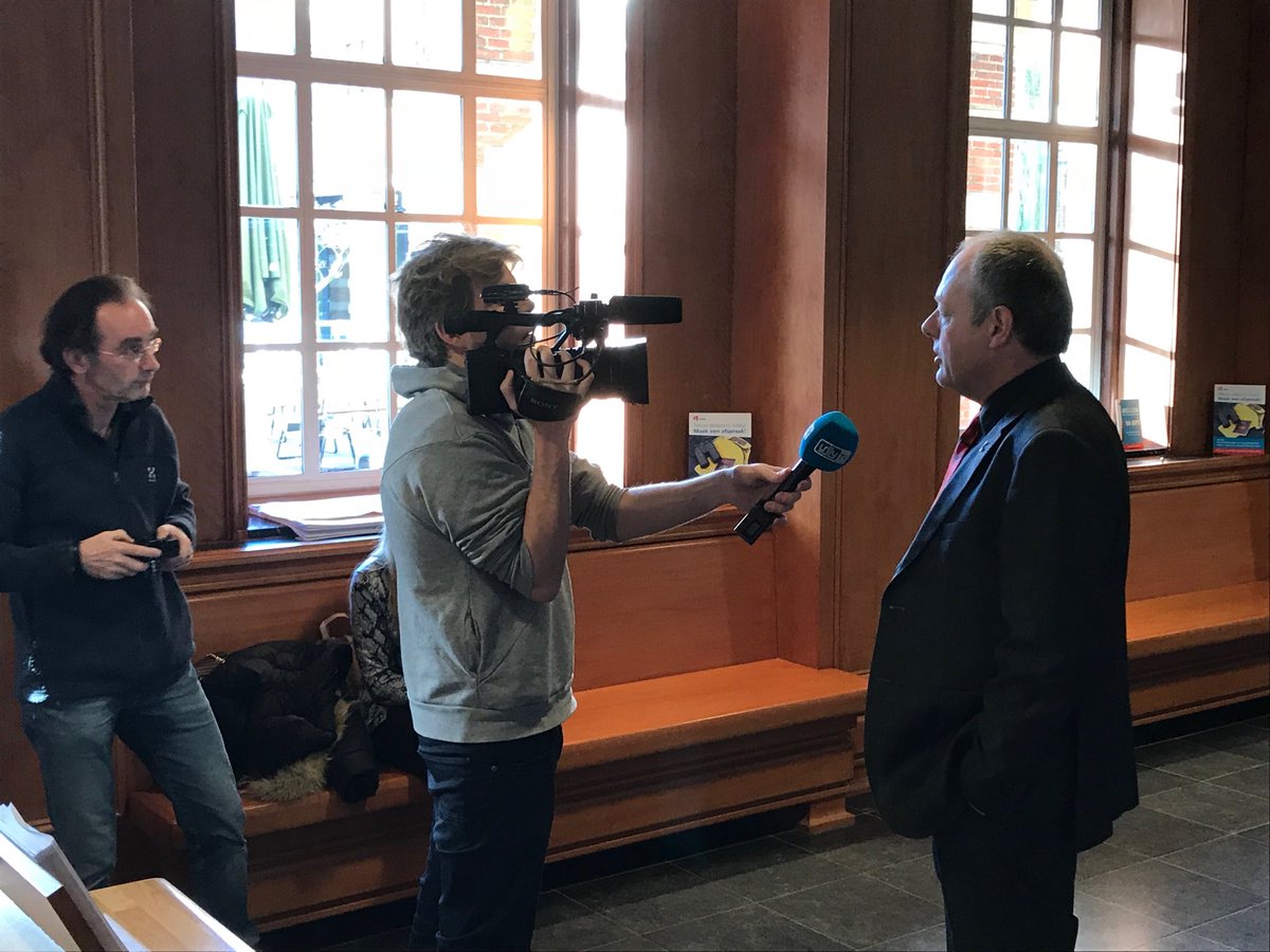 Eindelijk is het dan zover. De kiezer is aan zet dus ga stemmen. De burgemeester, gemeentesecretaris en griffier maken een rondgang langs een aantal stemlocaties. #GR2018 #LeidendatzijnWIJ