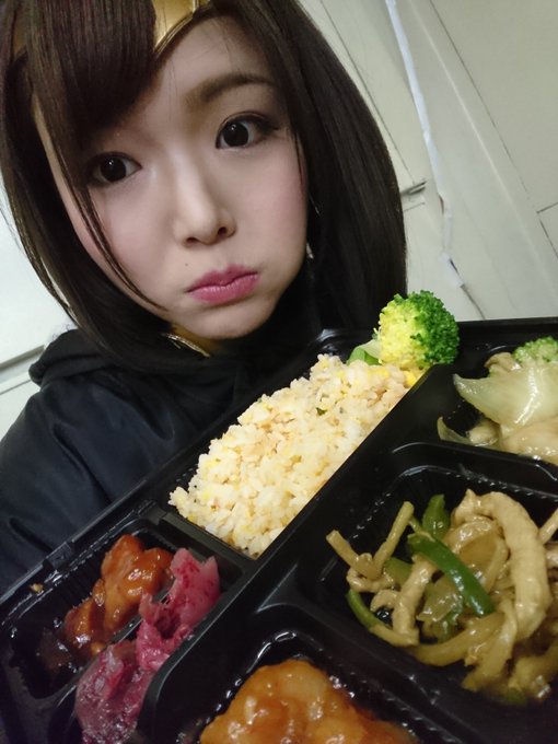 現場中なんだけど！！ 雪！ゆきー！！！ めちゃくちゃ寒い！  でも勝負は私の勝ちよ&hearts; https://t.co/CaYRpT8KzO