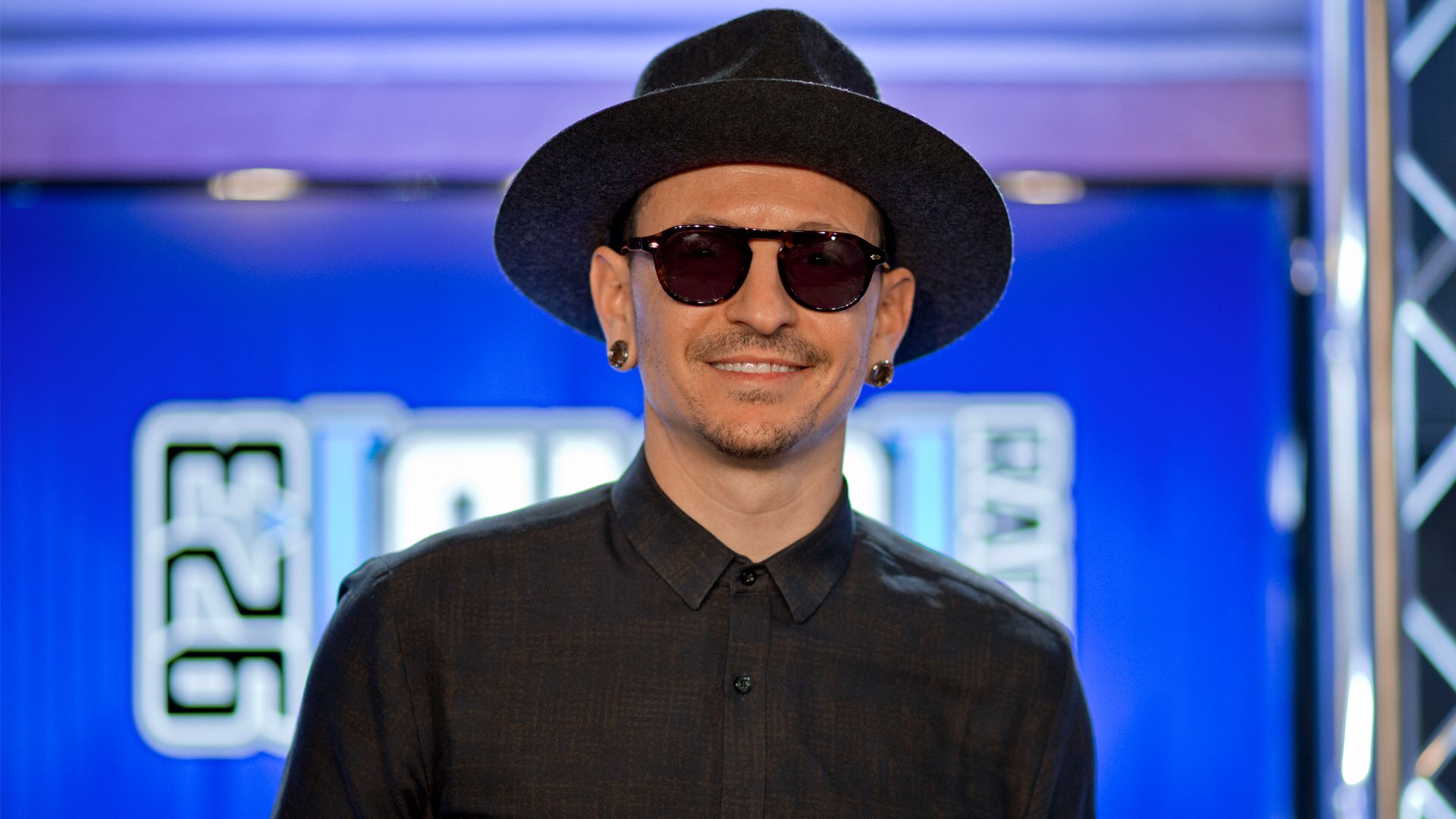 Happy birthday in the sky, Chester Bennington! Your voice is always amaze me. We all are missing you.   