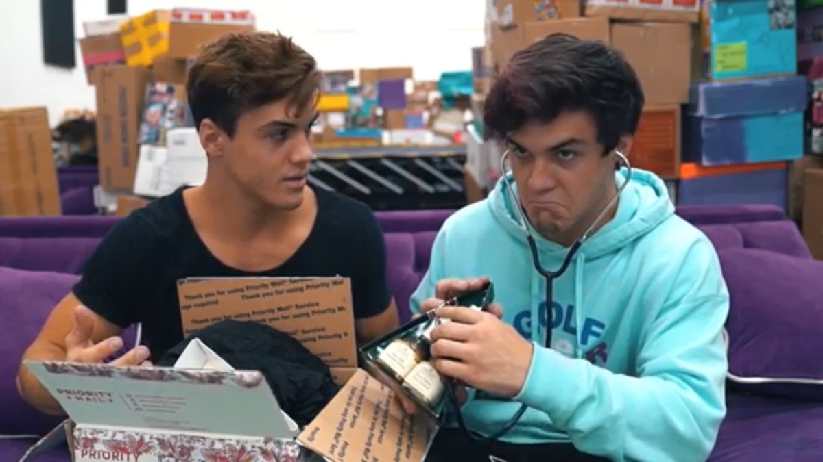stadolan's tweet image. Ethans face is iconic 💀😂 happy Tuesday babes!! I’ve been shopping with my mom all day so I just got the chance to watch the video
