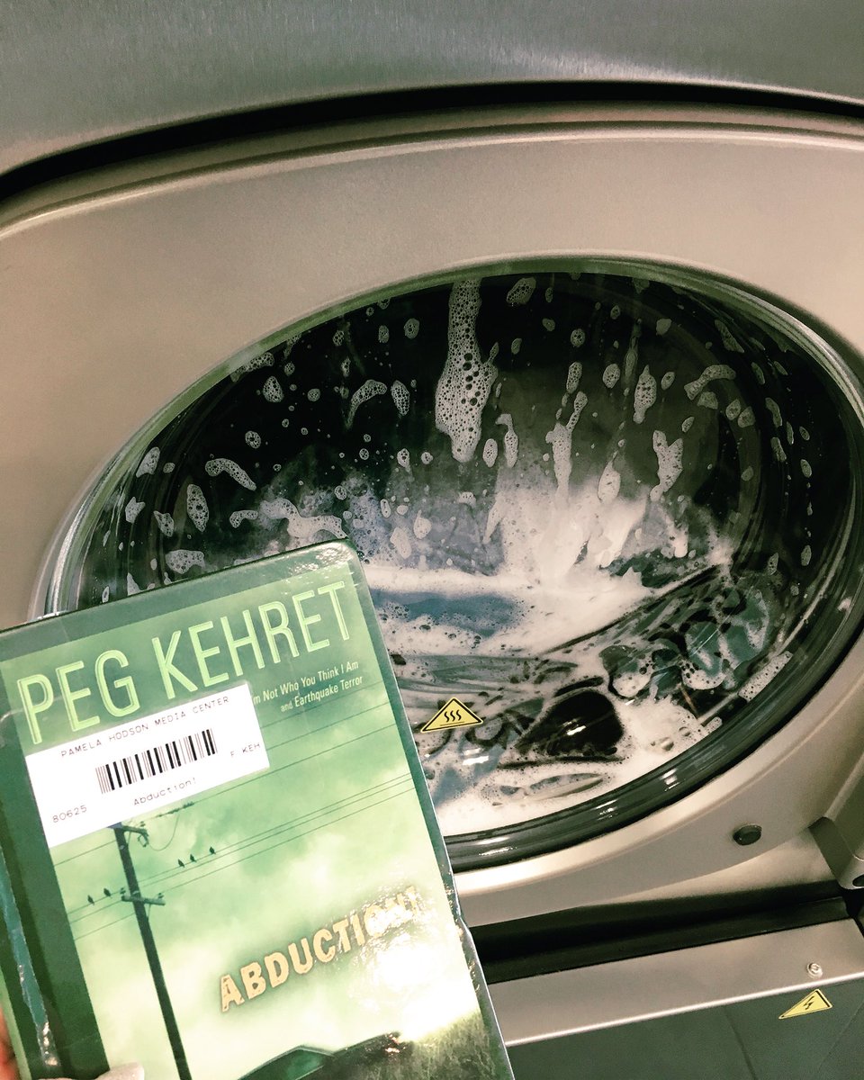 918Librarian's tweet image. #currentlyreading #springbreakreads #READ #alwayshaveabookinmybag