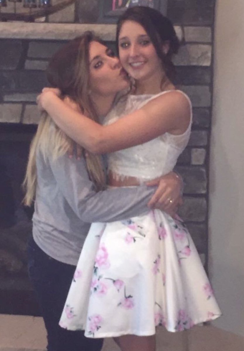 Jennarott's tweet image. Happy birthday to my baby sister who CAN DRIVE!!! Wow. Love you so so much and hope you have had the best day!!! You’re the best ❤️❤️ @kaylaarott