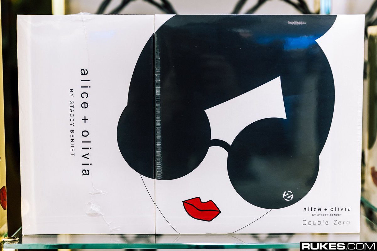Zedd's tweet photo. Japan!! 🇯🇵 
Starting tomorrow we’re selling a SUPER LIMITED run of Alice + Olivia special edition @doublezero headphones on https://t.co/ussuRkNycS and in the @aliceandolivia shop in Omotesando, Shinsaibashi. https://t.co/odB93CbUhz