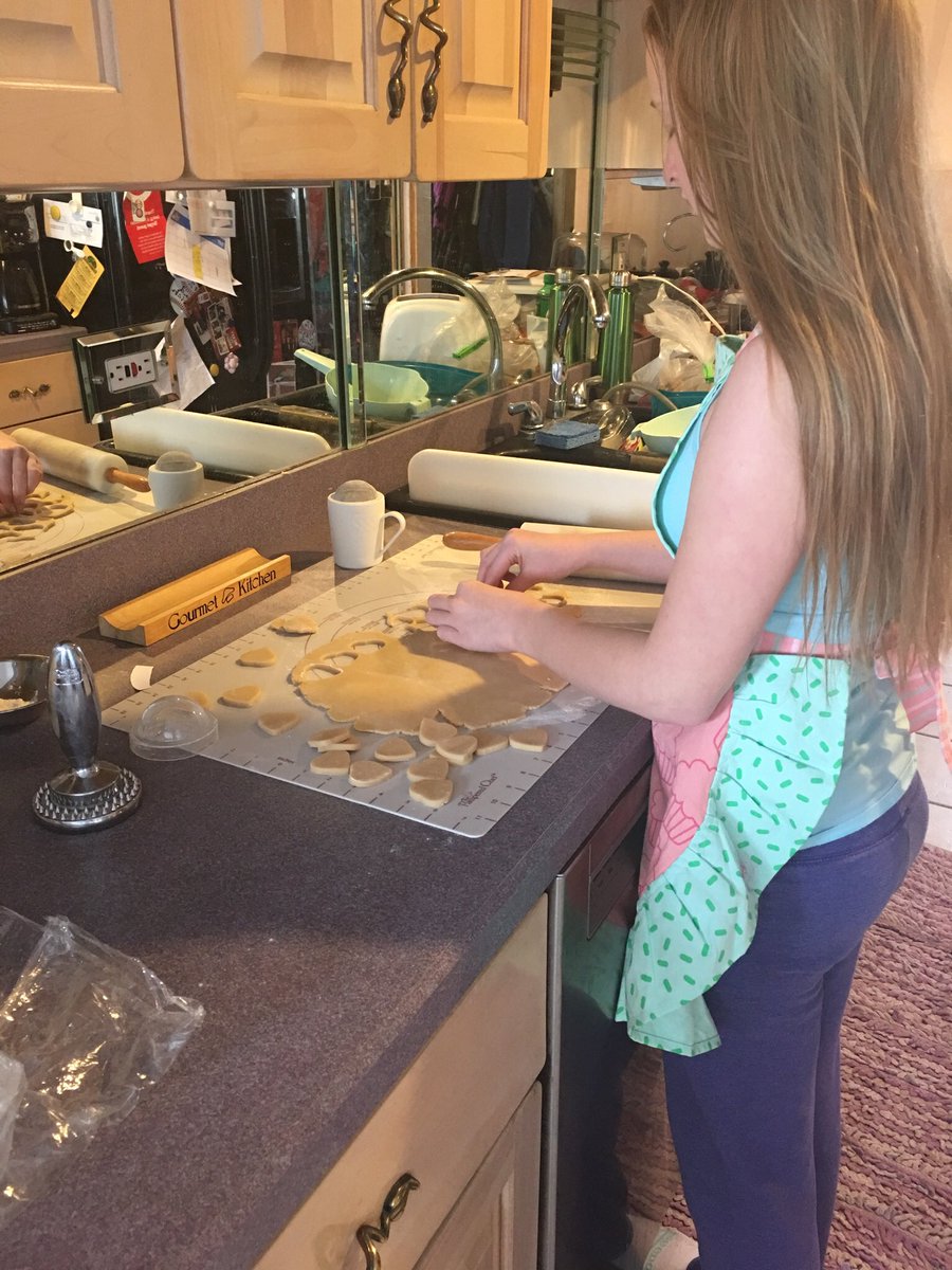 pchefkris's tweet photo. My girl, Tori has been working so diligently every week❣️
She loves to bake.  Tori’s Daddy and brothers are always standing in line to see who gets the first taste😋😋
She’s a keeper 💜💜💜 
Winner, Winner @dominosugar ... Week 6
#Sweepstakes  #familybakenight https://t.co/E12vlUNGI6