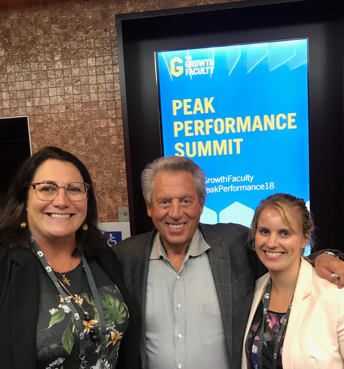 VWarneroz's tweet photo. What an inspiration - John Maxwell @ #peakperformance18 https://t.co/kyMKrWGt8x