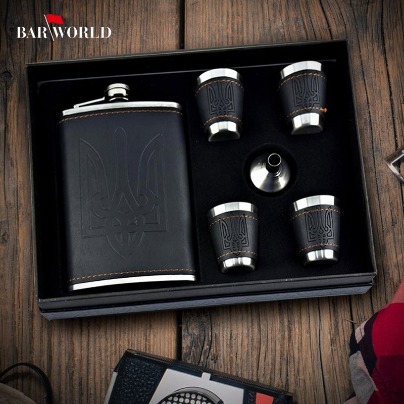 barworldindia's tweet photo. Black Hip Flask Set.
Stainless Steel 9 oz #HipFlaskSet with #funnel and 4 pcs of 30 ml #shotglasses is covered with black faux leather with design embossed on the front.
https://t.co/oGUlbRIrJA https://t.co/OQPhHkGs19