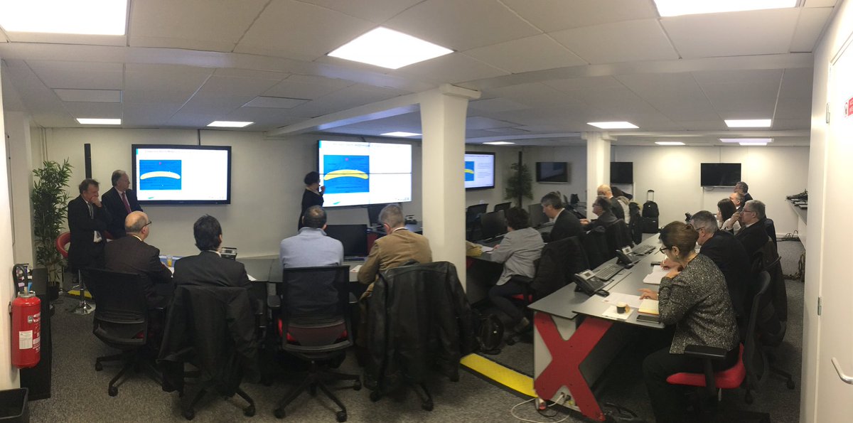 Fr_Resilience's tweet photo. Pdj technologique « menaces électromagnétiques » ce matin au @HCFDC  avec #Gerac et @thalesgroup pour 25 membres du HCFDC https://t.co/eEVQVxiMpf