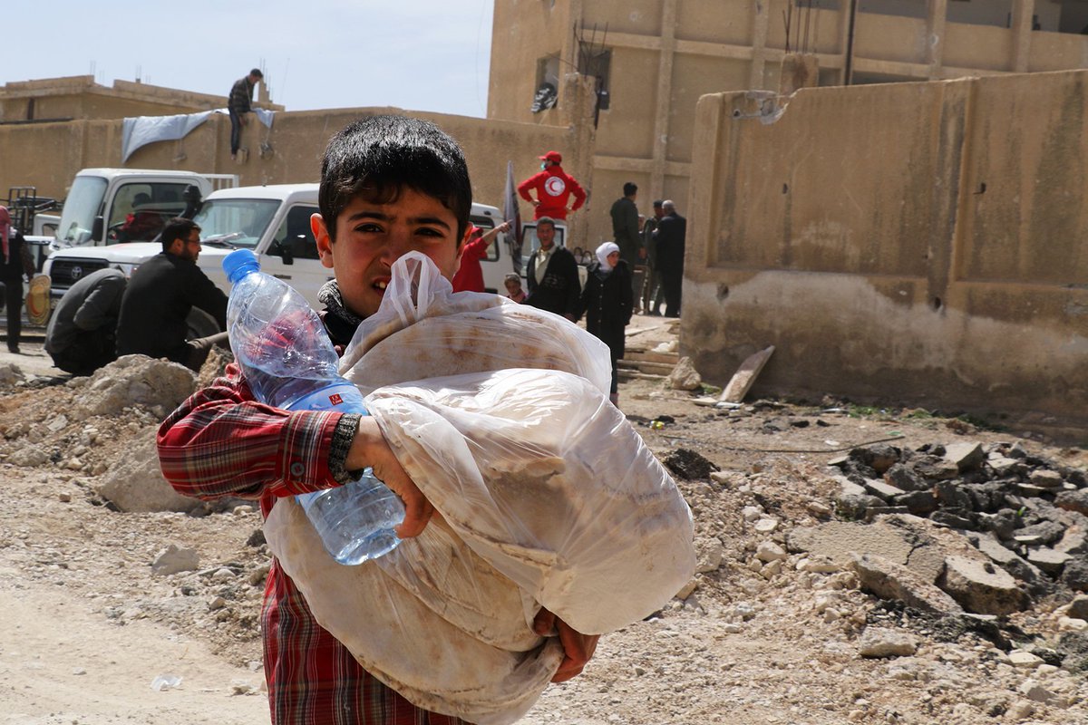 SYRedCrescent's tweet photo. #SARC #Distribut 15.000 #bread bags, ready to eat #meals prepared in SARC-collective kitchens (4 #kitchens), canned #food parcels and #nutrition items (peanuts butter and high energy biscuits). https://t.co/ZEhItPTxMS