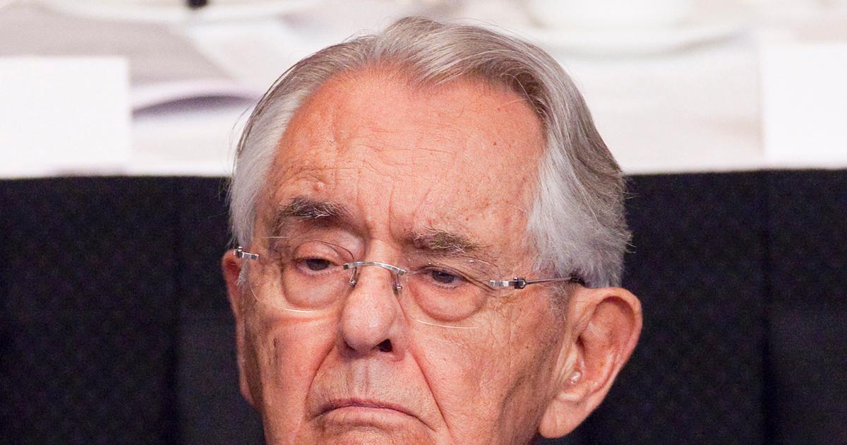 NewYorkLoving's tweet photo. Peter Peterson, who warned of rising U.S. debt, dead a 91: Peter G. Peterson, a philanthropist who argued passionately that the U.S. must reduce its national debt, has died of natural causes. https://t.co/EtOAw3WFXl https://t.co/OFpzrCe1OP