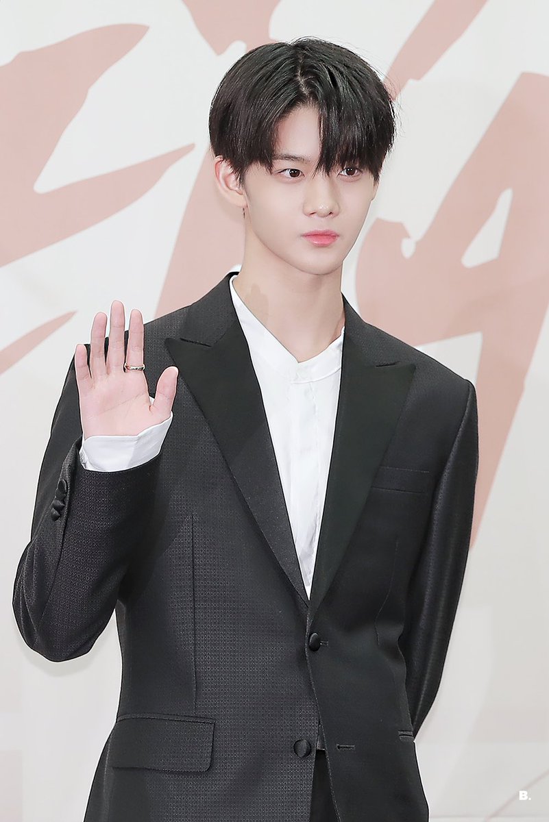 bbb_0510's tweet photo. 180319 컴백쇼 #배진영
흑발 .. 흑발 배진영 .. 흑흑 .. 🤦🏼‍♀️ https://t.co/YEOpxZPfzK