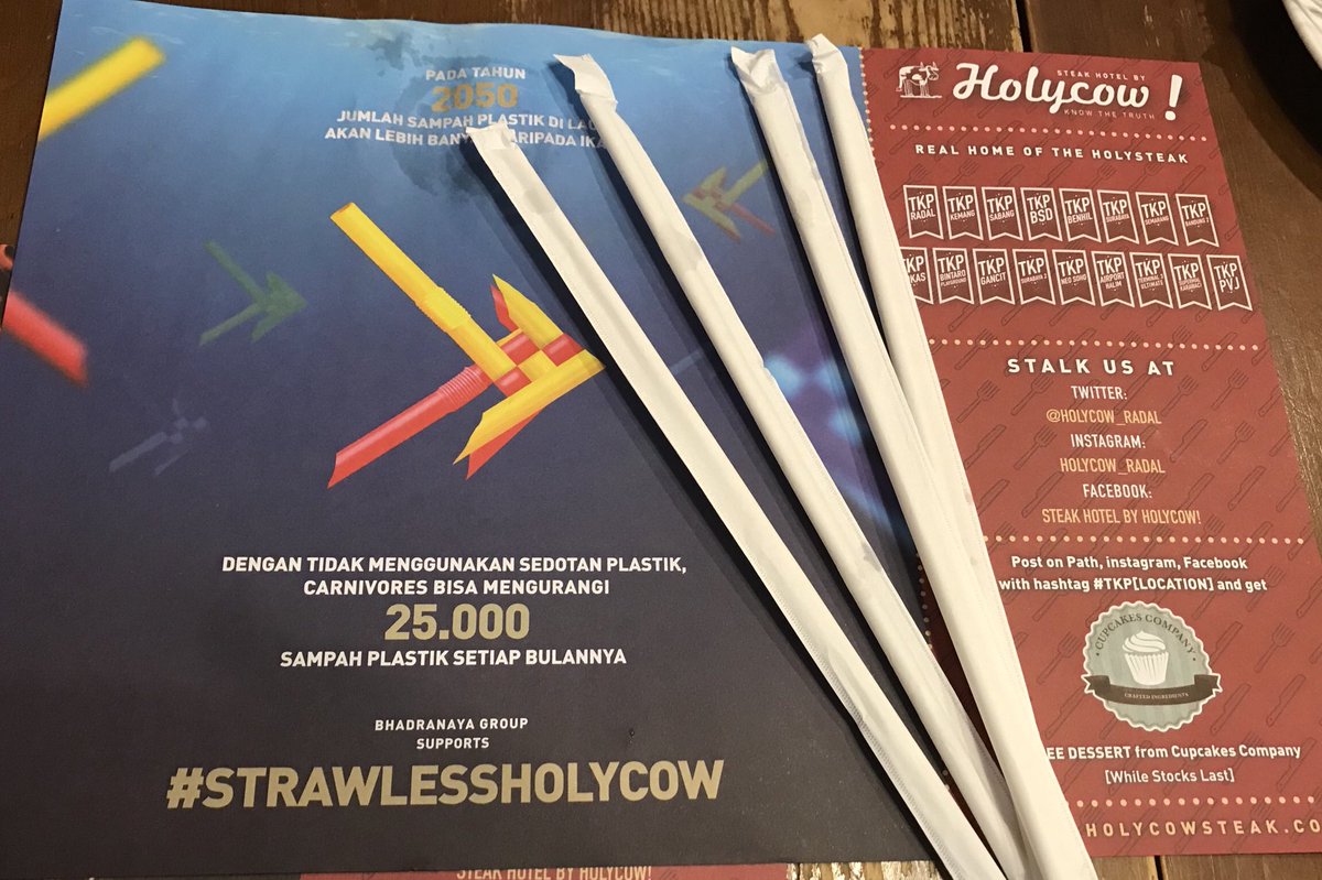 tsutsitsutsi's tweet photo. @Holycow_Radal you’re not consistent! Strawless but you provide plastic straw?! https://t.co/x4VrECjSLy