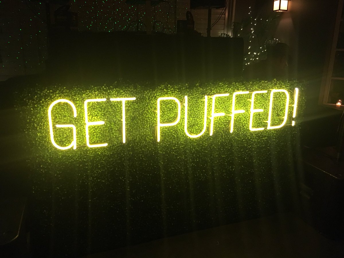 christophergia's tweet photo. You know youโve made it in Hollywood when youโre hanging out with @SnoopDogg and @georgesatsidis - #nutterpuffs #getpuffed #puffpuffpass #peanutbetter #laconfidential #laconfidentialmagazine #snoopdogg @popchips https://t.co/dWgiPLJpvc