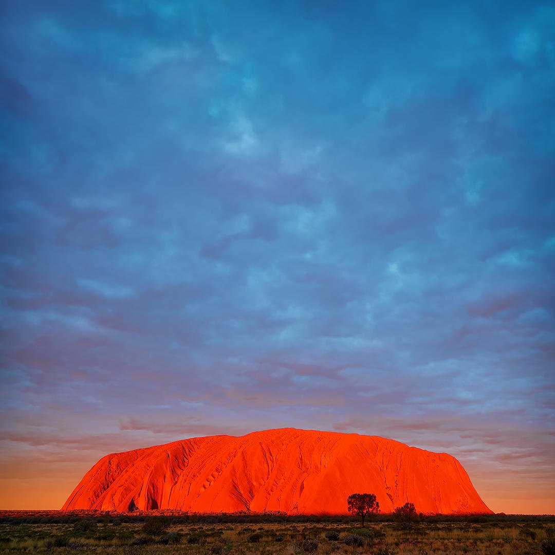 Australia's tweet photo. Talk about phenomenal conditions for photographing #Uluru! 👌 (Photo: @ScottLeggo) #seeaustralia https://t.co/PwaDnLwTSG