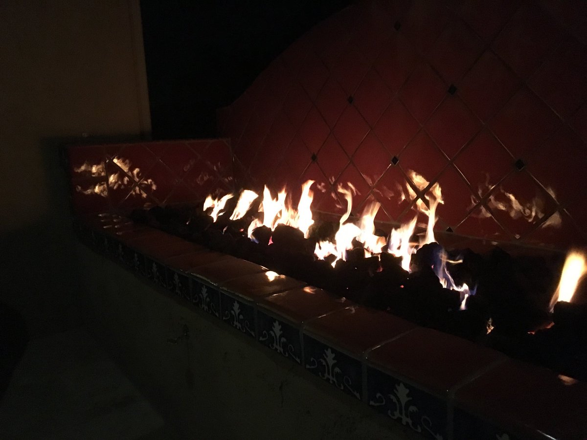 rskeebs19's tweet photo. Just enjoying a night in Phoenix by the fire at the Patchins# Lovethisplace! https://t.co/GMXldDwxFt