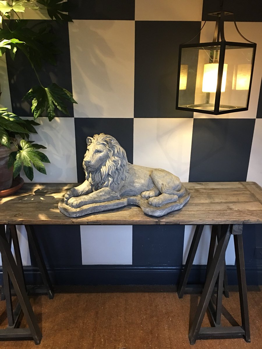 Lovely decor and atmosphere at The Red Lion pub in Long Compton #pubdecor #hoteldecor  #Warwickshire #englishpub #longcompton #redlion