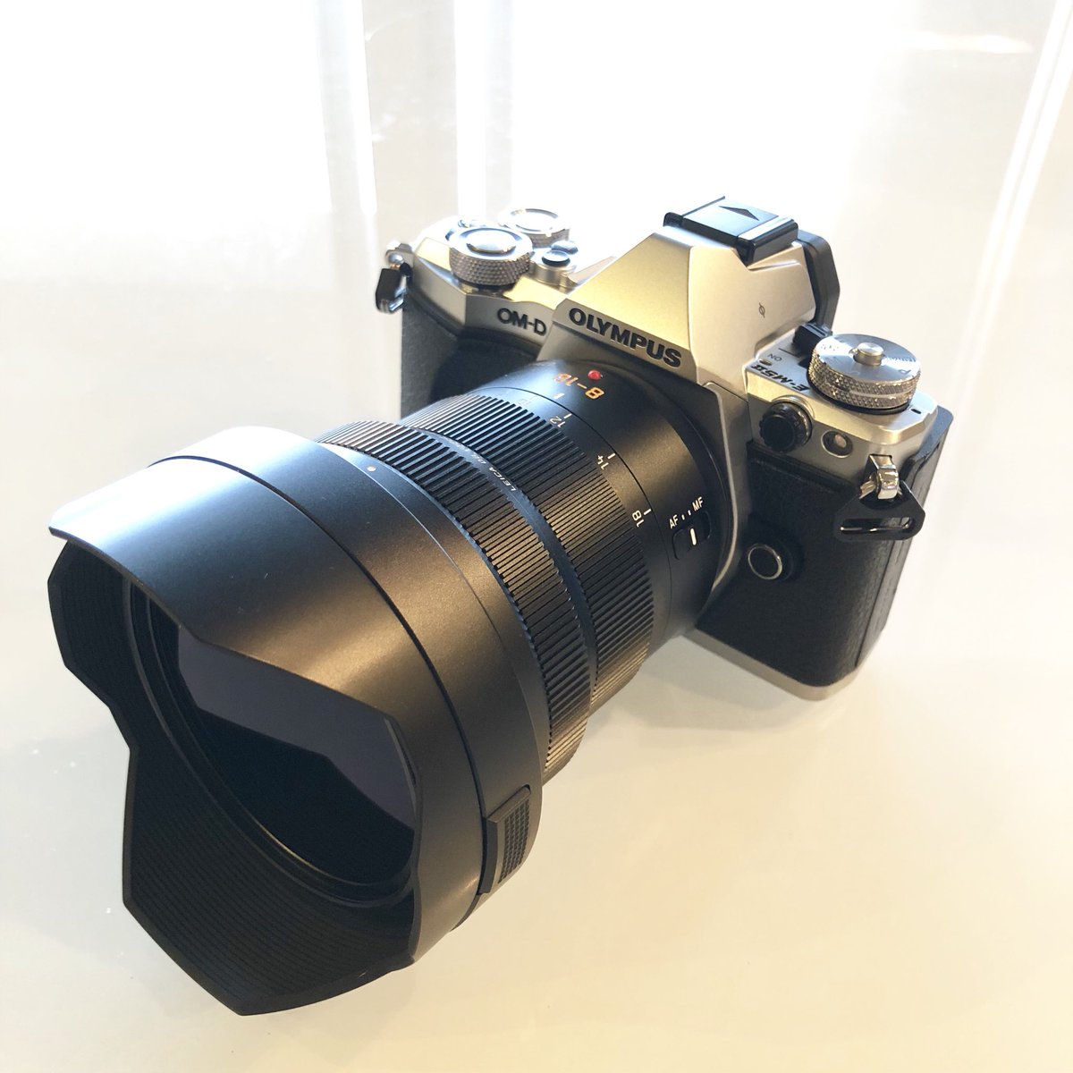 ハマサキアヤ 登山用カメラ買いました ボディ Olympus Om D E M5 Mark レンズ Leica Dg Vario Elmarit 8 18mm F2 8 4 0 従来から400gの軽量化を達成 防塵防滴耐低温 現時点ではベストチョイスかな T Co U4jhnvsoox