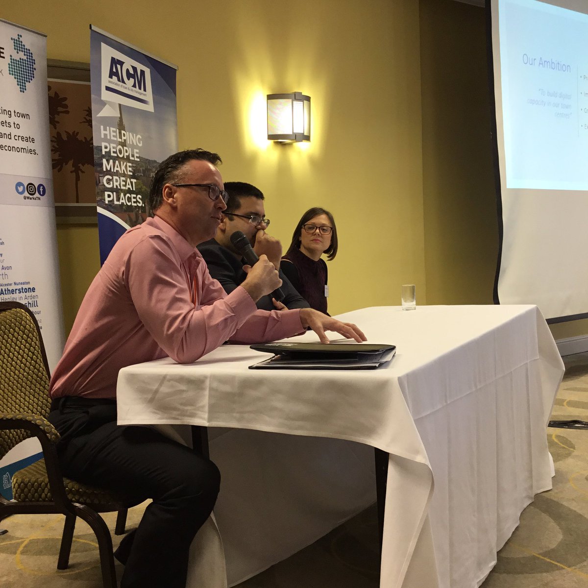 Warwickshire_CC's tweet photo. "Use the virtual high street to help the physical high street" โ #QandA with our Digital Pannel: @Xav_Anderson (@aclockworkcity) // @SarahWindrum (@emeralditms) // Jonathan Hansford (@lborouniversity) #WarksConf2018ย #WarksTogether https://t.co/MQCXWLs5n1