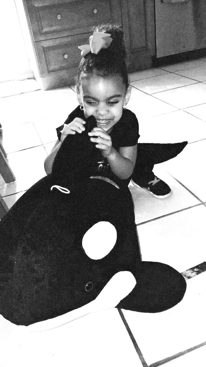 Hazel Marie tweet media