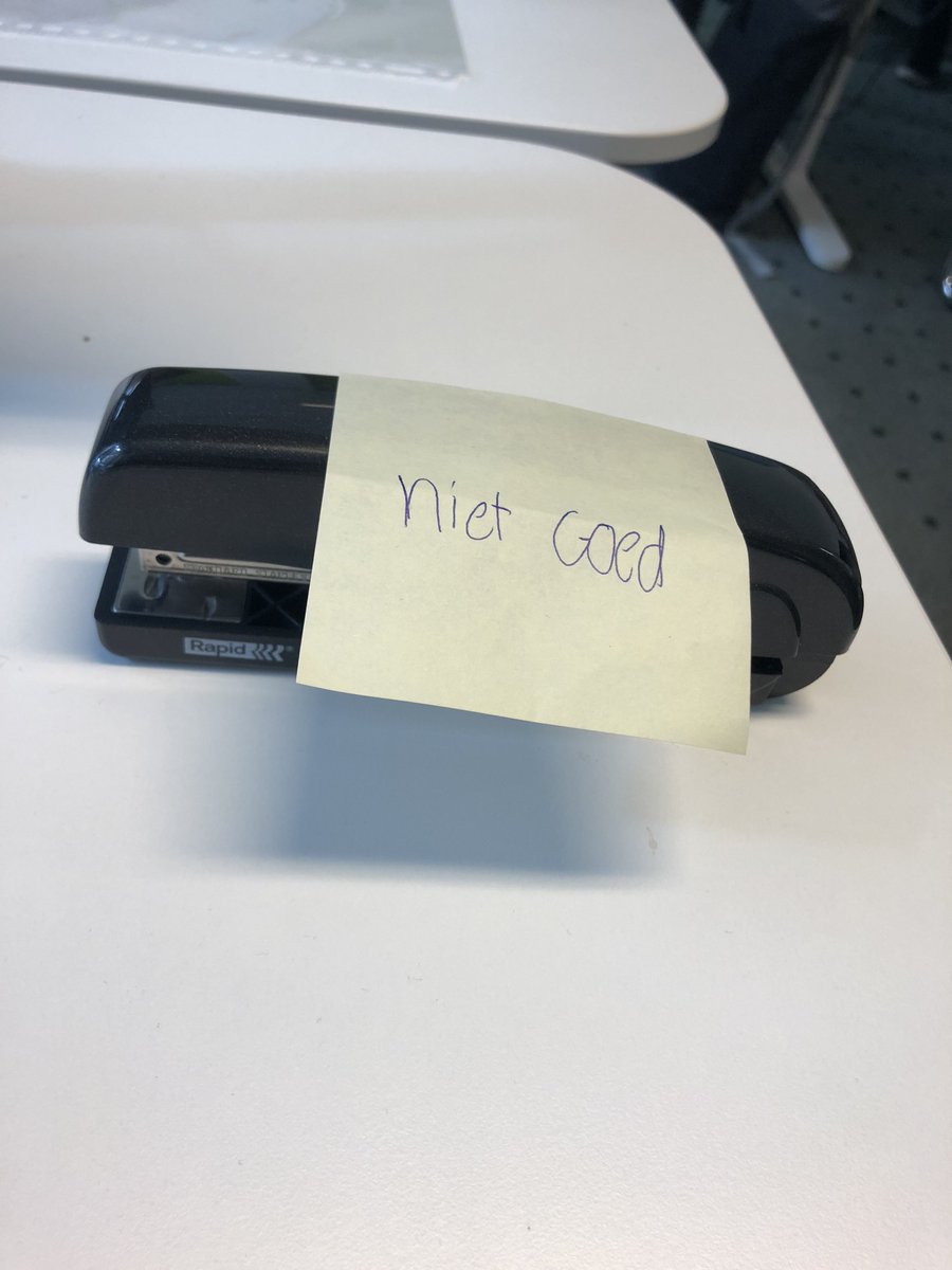 Onvoorstelbaard's tweet image. Een collega zet net dit op mijn bureau. 

Helemaal in de war nu. Werkt hij nou wel of niet?